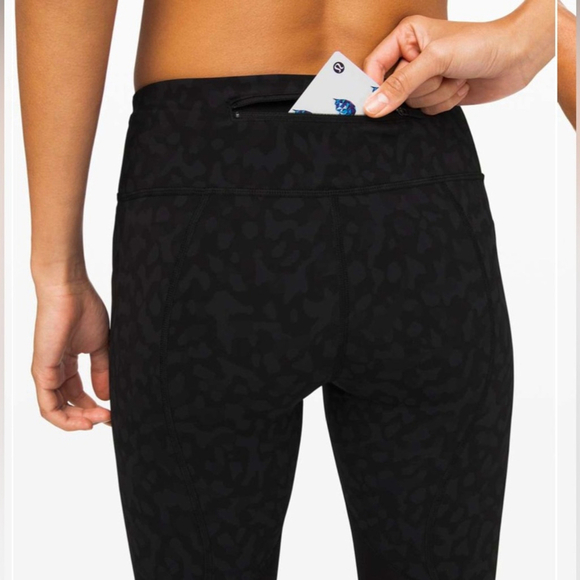 LULULEMON Pace Rival Crop *22"
Formation Camo Deep Coal Multi / Black - Picture 5 of 6